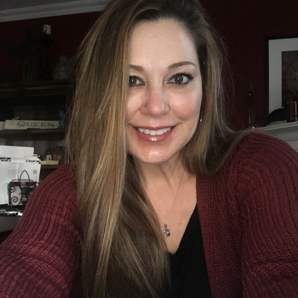 Meet your Posher, Julie - Picture 1 of 1
